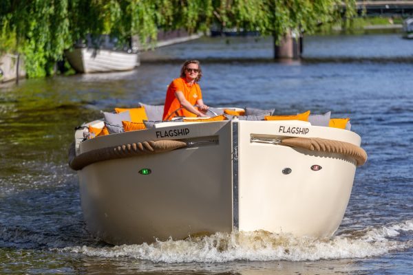 18711-canal-boat-cruise-in-amsterdam-1679063187