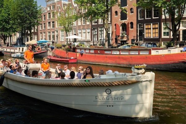 18728-boat-trip-in-amsterdam-1679067527