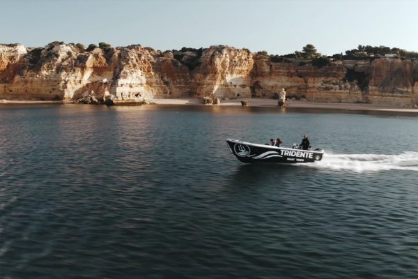 18768-benagil-caves-tridente-boat-trips-algarve-armacao-de-pera-drone-1-1679072451