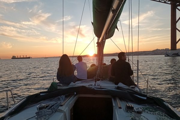 18811-sunset-sailing-tour-to-discover-lisbon-1679153871