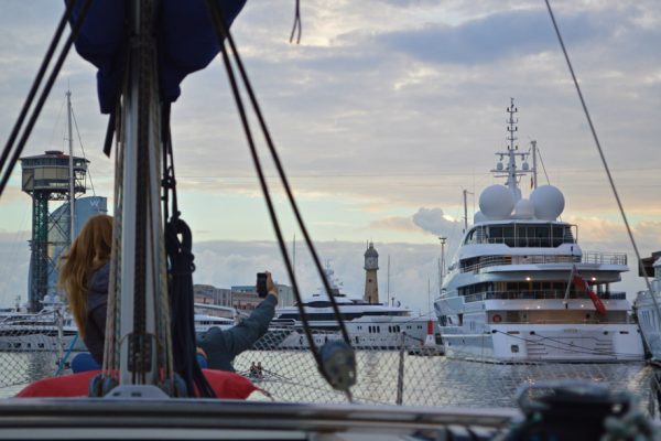 19532-sunset-cruise-on-a-sailing-boat-in-barcelona-1681303861