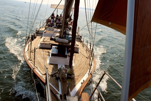 1975-sunset-tour-on-a-vintage-boat-in-lisbon-1575397803