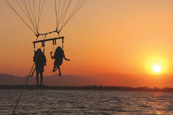 20172-parasailing-in-barcelona-1683802038