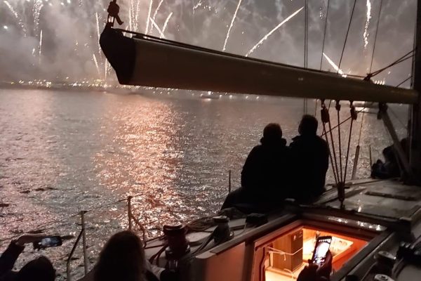 22238-private-boat-in-lisbon-for-new-year-s-eve-1698837305