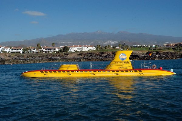 2330-cover-for-submarine-in-tenerife-1575397955