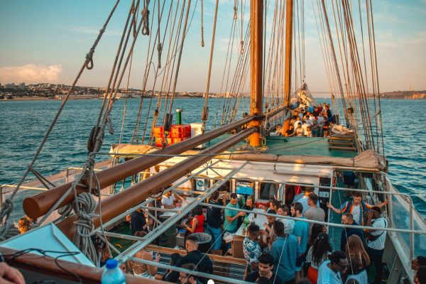 23986-lisbon-boat-party-1701337307