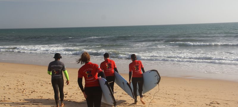 24713-first-surf-experience-in-the-algarve-1704709958