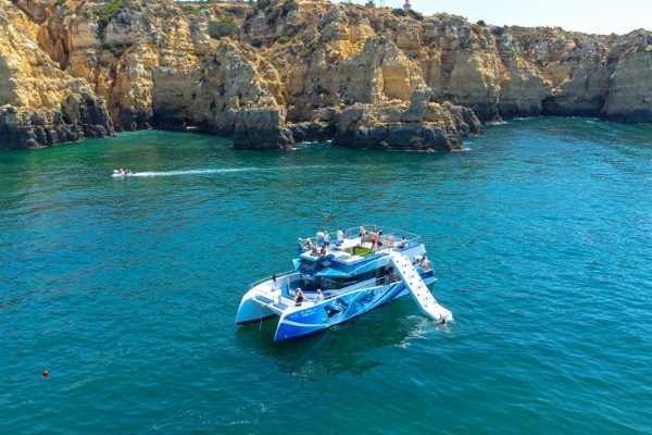 26998-dolphin-watching-on-a-catamaran-in-lagos-1720085398