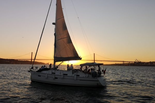 2939-lisbon-sunset-sailing-tour-1575398261