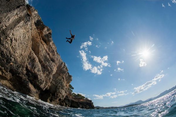 3082-cliff-jumping-in-mallorca-1575398326