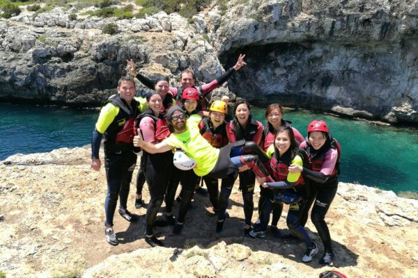 3083-cliff-jumping-in-mallorca-1575398327