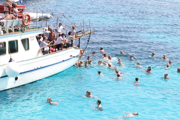 3369-take-a-refreshing-dive-between-antipaxos-and-paxos-1575398468