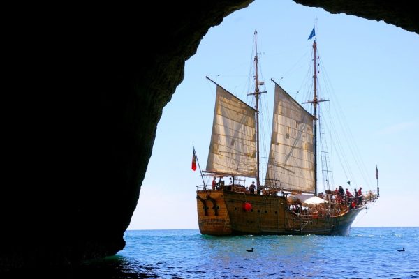 5326-pirate-ship-in-algarve-1582049052