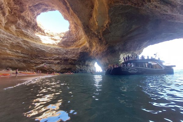 5463-benagil-boat-tour-in-albufeira-cover-1678967374