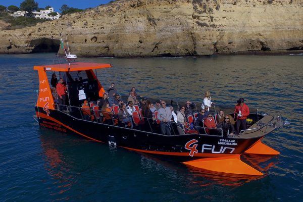 5934-family-boat-tour-from-portimao-to-benagil-and-carvoeiro-1594138015