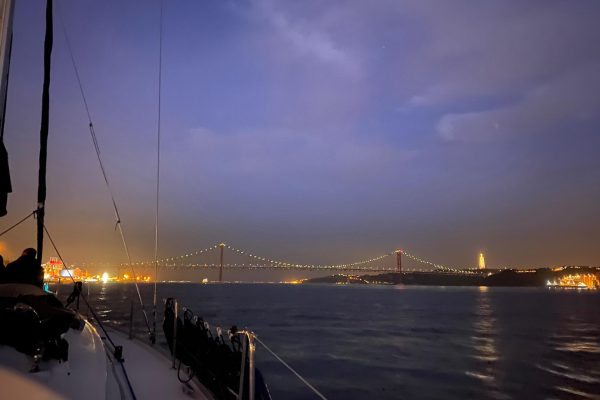 6594-sailing-tour-in-lisbon-by-night-1610984852