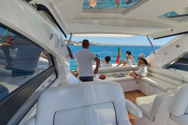 6859-come-on-board-the-yacht-in-albufeira-1611743536