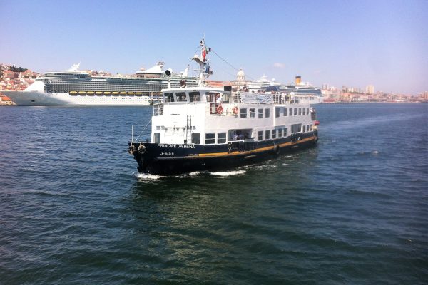 7060-come-on-board-the-spacious-boat-in-lisbon-1614252299