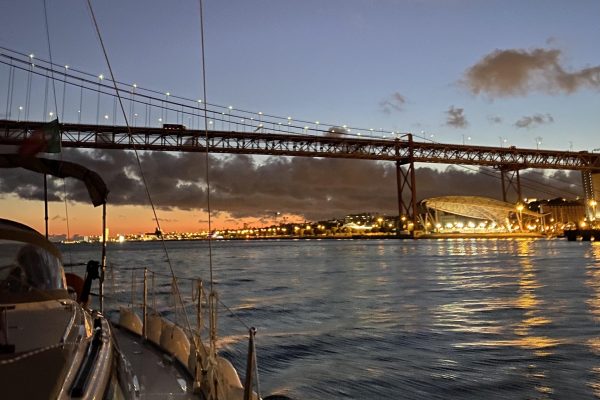 7416-enjoy-a-sunset-in-lisbon-on-a-private-boat-1620139707