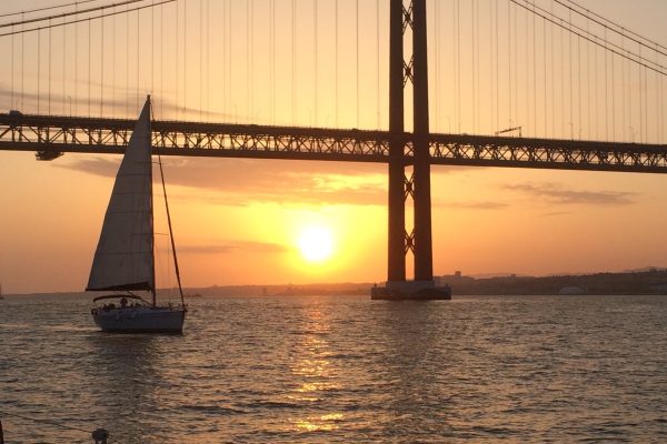 7417-enjoy-a-sunset-in-lisbon-on-a-private-boat-1620139707