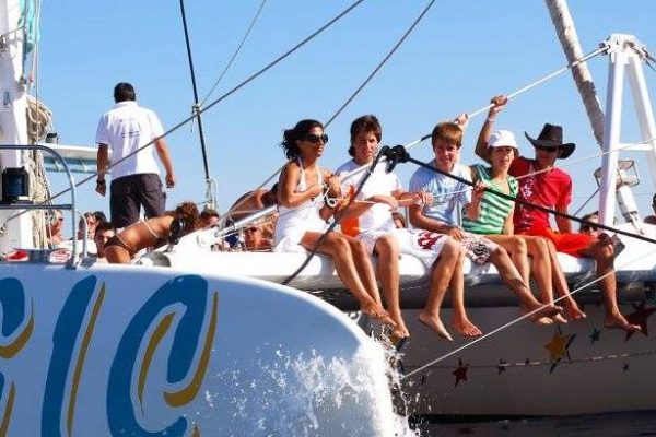 8659-bring-your-friend-on-a-boat-trip-in-mallorca-1645287133