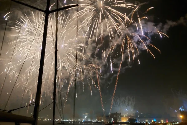 8690-lisbon-fireworks-1645610955