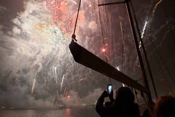 8692-fireworks-from-the-tagus-river-1645610955