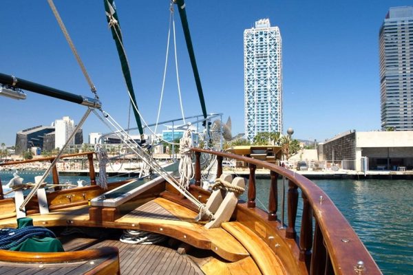 8873-barcelona-sky-and-sailing-waterfront-1647861117